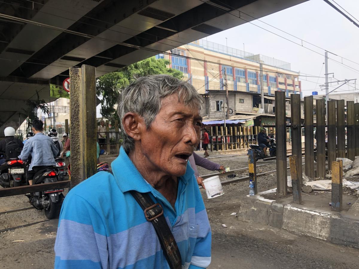 Di Balik Tanggung Jawab: Kisah Heri dan JPL Kolong Flyover Roxy