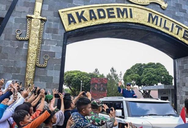 Prabowo Pakai Uang Pribadi Gelar Retreat Menteri di Akmil Magelang