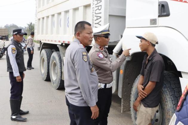 Dishub Kabupaten Tangerang Tertibkan Truk Tambang yang Beroperasi di Siang Bolong