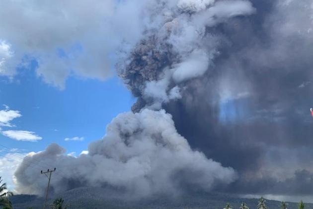 Gunung Lewotobi Laki-laki Kembali Erupsi Setinggi 5.000 Meter