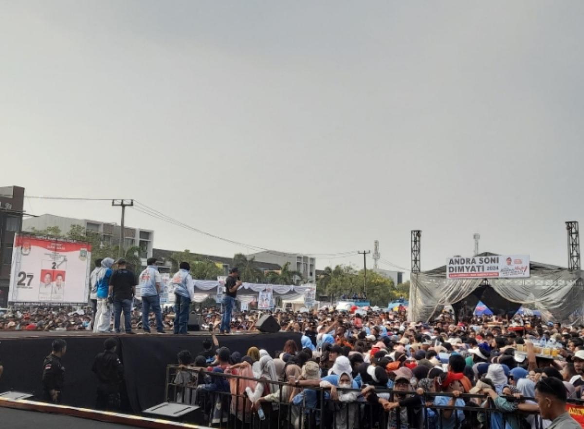Di Hadapan Ribuan Penonton Konser Banten Maju, Cagub Andra Soni Serukan Lawan Korupsi
