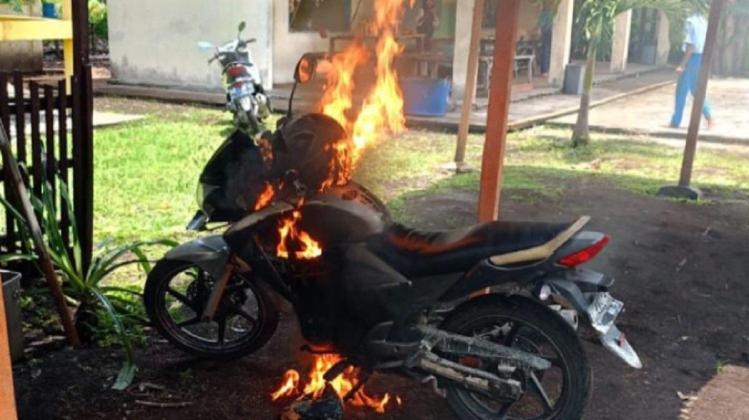 Viral! Siswa Nekat Bakar Motor Kepsek, Alasannya Bikin Geleng Kepala