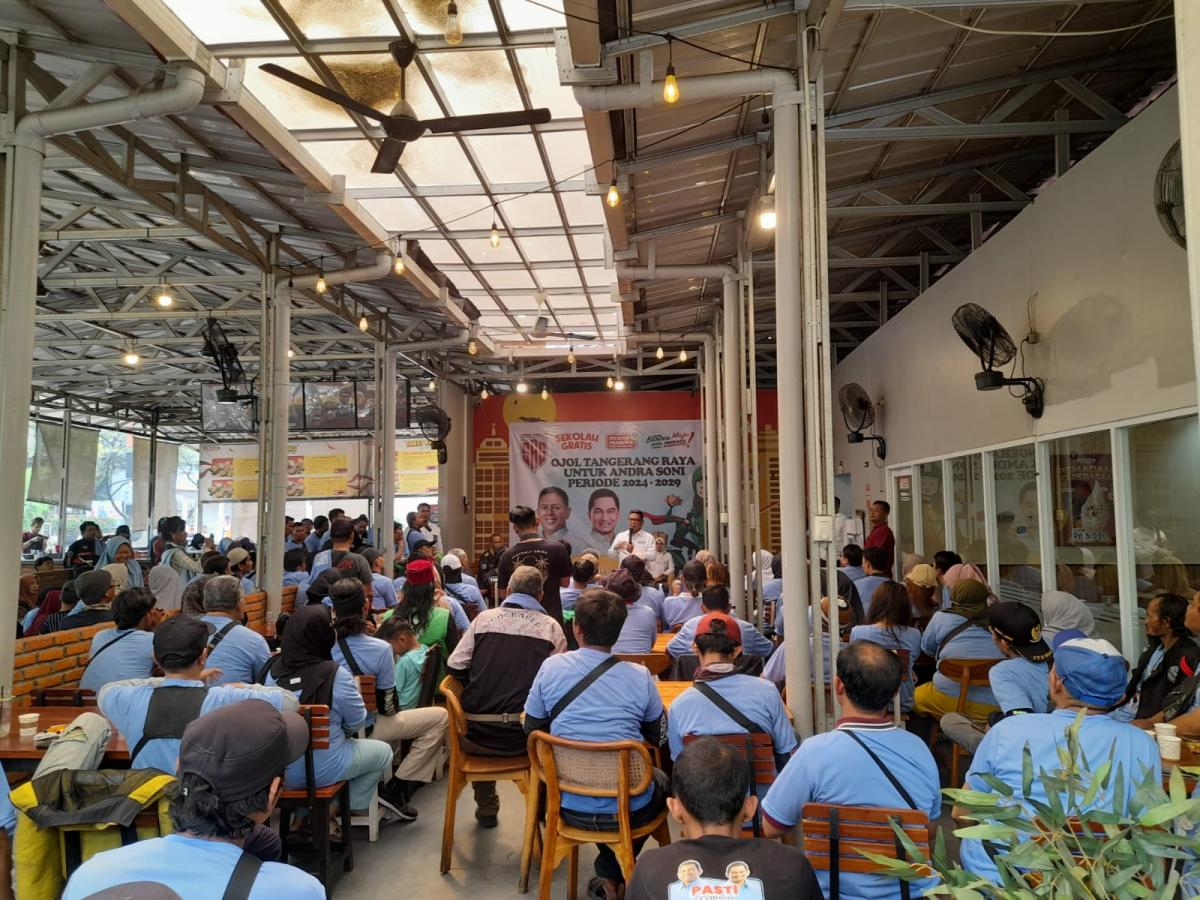 Cagub Banten Andra Soni Kenang saat Jadi Kurir Surat di Depan Ratusan Pengemudi Ojol