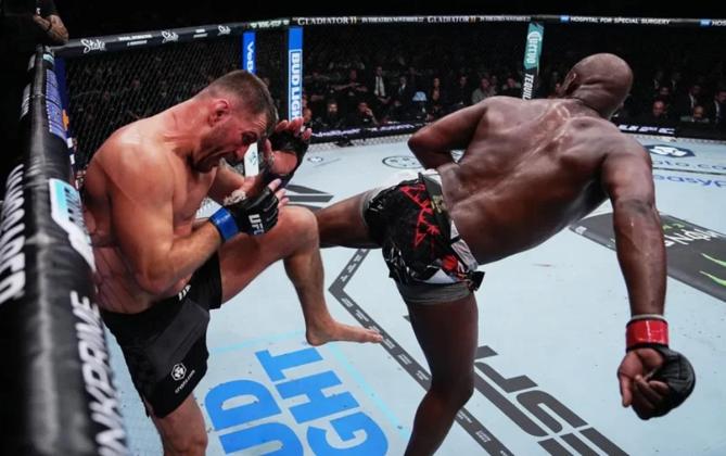 Jon Jones Pertahankan Juara Kelas Berat UFC Usai Tumbangkan Miocic