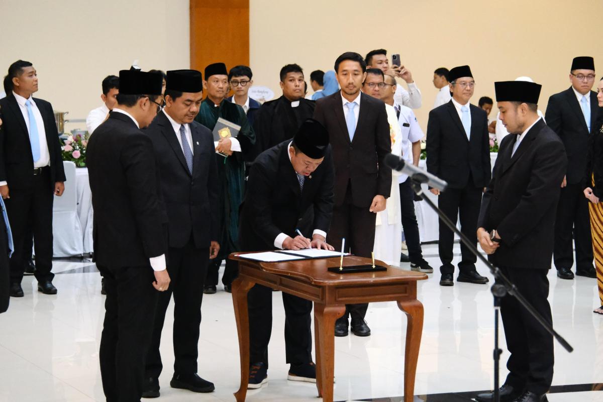 Menteri Nusron Jadi Saksi Pelantikan Pejabat Generasi Pertama di Kantor Komunikasi Kepresidenan