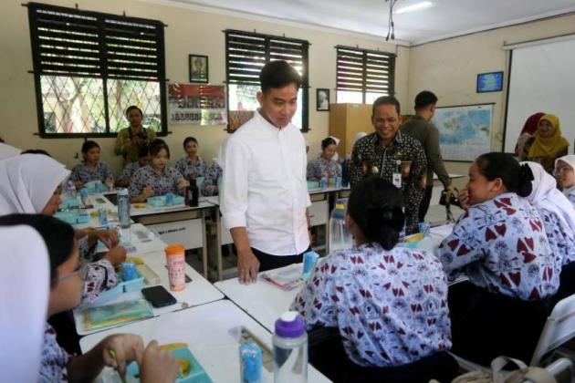 Wapres Gibran Apresiasi Siswa Tata Boga SMKN 3 Tangerang Ikut Siapkan Menu Makan Bergizi