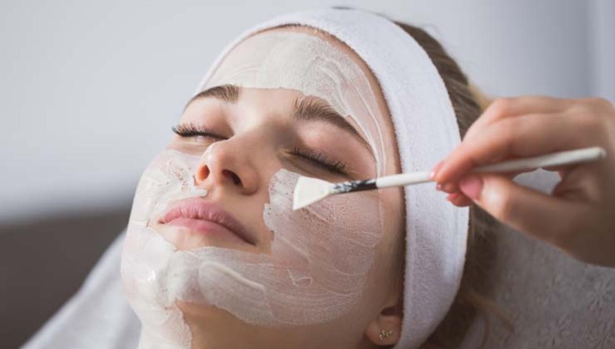 Tren Peeling Serum, Ini Manfaat dan Alasan Mengapa Harus Jadi Bagian dari Skincare Rutinmu