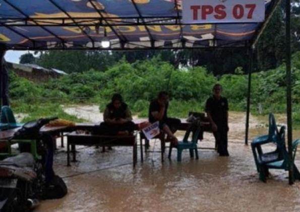 Pilkada 2024: TPS Medan Dilanda Banjir saat Pencoblosan, Ketinggian Sampai 3 Meter