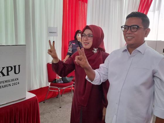 Usai Nyoblos di TPS 29 Ciledug, Andra Soni: Terima Kasih Pak Prabowo dan Pak Dasco