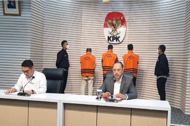 KPK Tahan 3 Tersangka Kasus Dugaan Suap dan Gratifikasi di Dirjen Perkeretaapian Kemenhub