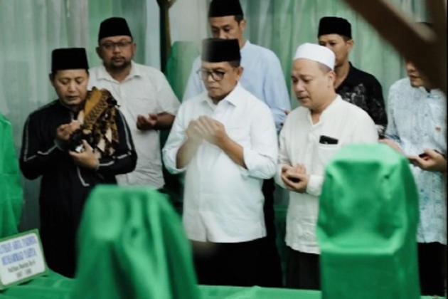 Dua Hari Setelah Pilgub Banten, Andra Soni Ziarah ke Makam Sultan Maulana...