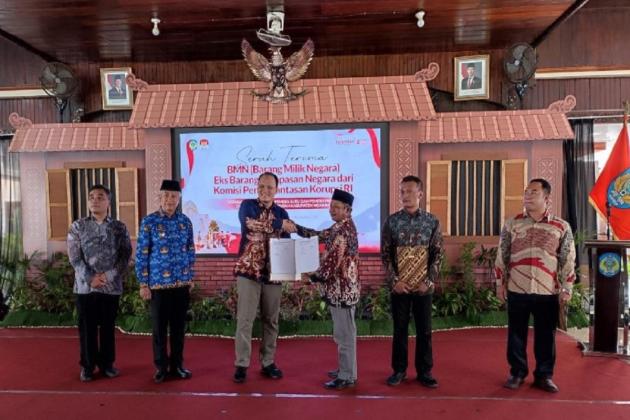 KPK Serahkan Aset Rampasan Korupsi Sebesar Rp27 Miliar kepada 3 Desa di Nganjuk