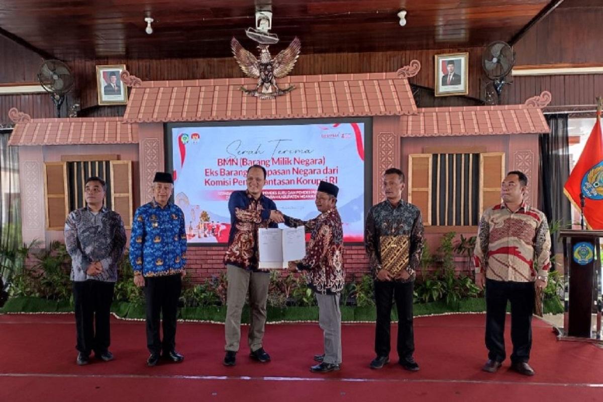 KPK Serahkan Aset Rampasan Korupsi Sebesar Rp27 Miliar kepada 3 Desa di Nganjuk