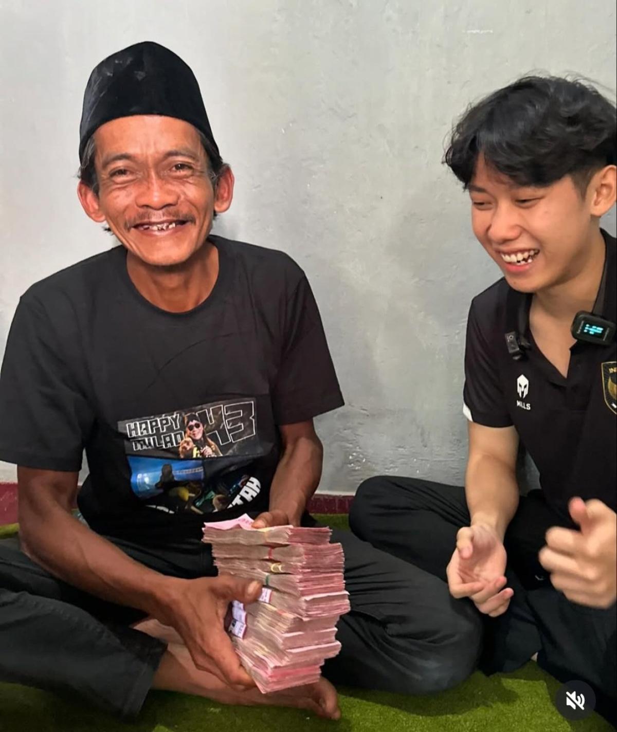 Rp 100 Juta Tunai! Willie Salim Beri Uang Sunaji Pedagang Es Teh yang Digoblok-goblokin Miftah 
