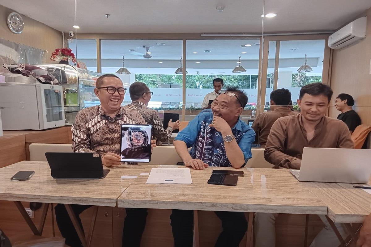 Merasa Dirugikan, Pembeli Jam Tangan Mewah Minta Haknya Diberikan