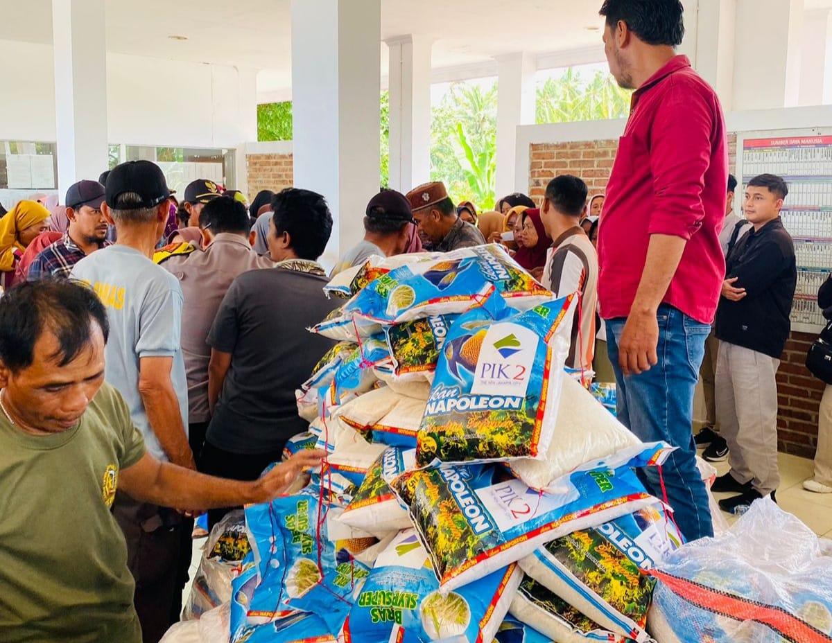 PIK2 Salurkan Ribuan Paket Beras Untuk Warga Korban Banjir di Dua Desa Tangerang