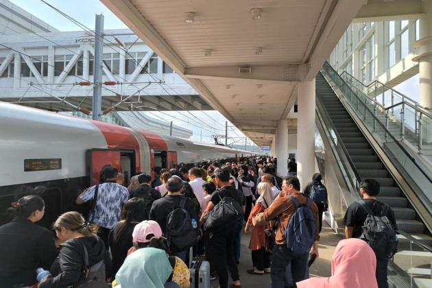 Jelang Musim Libur Sekolah, Penumpang Whoosh Sentuh Angka 23 Ribu di Akhir Pekan