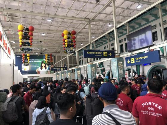 Stasiun Pasar Senen Membludak, 23 Ribu Penumpang Berangkat Menuju Tujuan Nataru