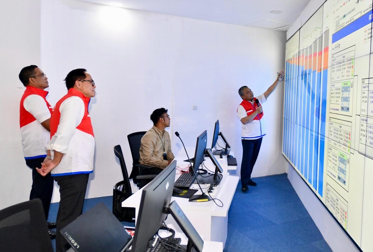 Didampingi Dirut Pertamina, Wamen BUMN Tiko Tinjau Pertamina Digital Hub Pastikan Pasokan Energi Jelang Tahun Baru 2025 Aman