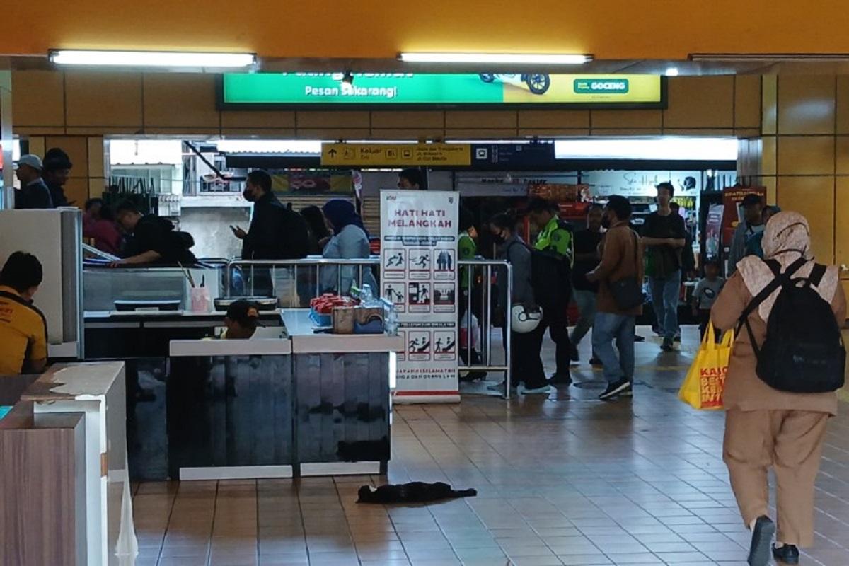 Begini Suasana di Stasiun Gondangdia Jelang Tahun Baru