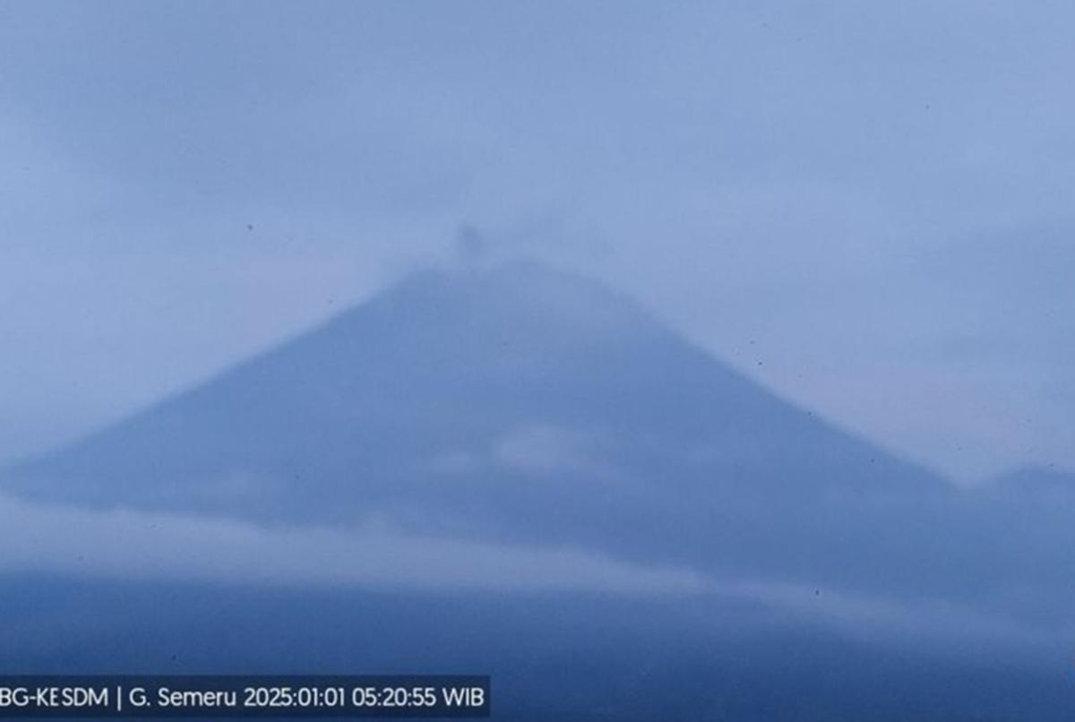 Awal Tahun 2025, Gunung Semeru Erupsi 10 Kali 