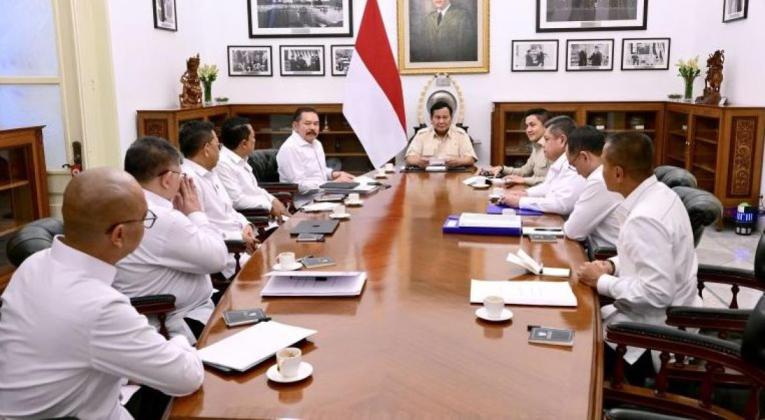 Prabowo Perintahkan Jaksa Agung Tindak Kasus Perizinan Tidak Sah