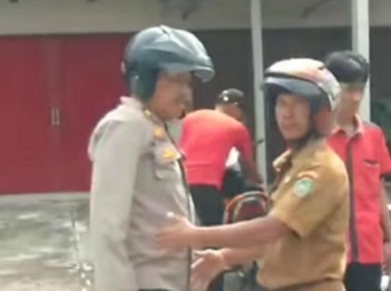 Viral! Video Polisi Tendang Pengendara Motor di Prabumulih, Hidung Korban Sampai Berdarah