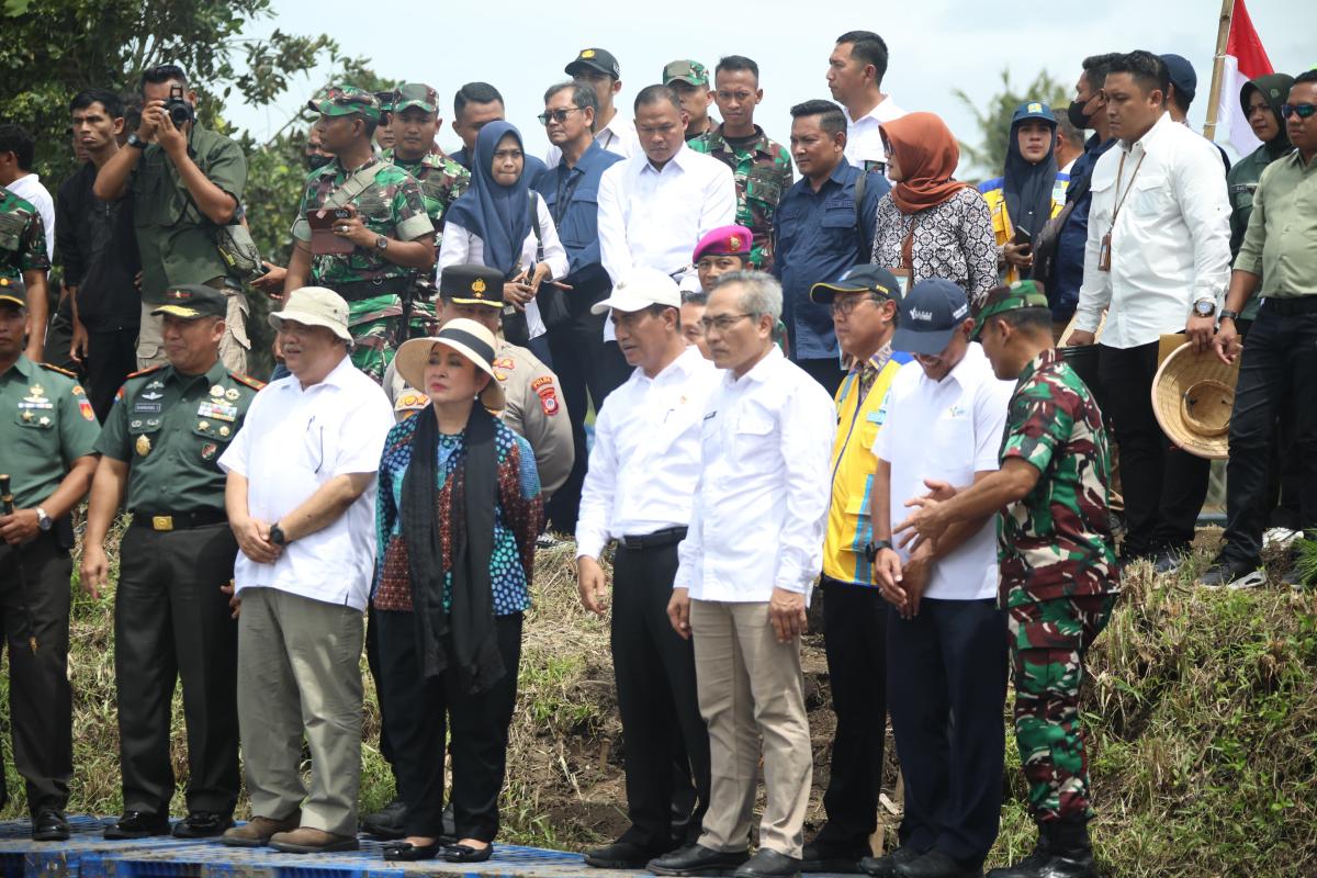 Mentan Amran Peringatkan: Swasembada Pangan Bisa Gagal Jika Penyerapan Gabah Terhambat