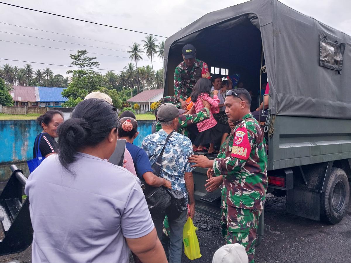 BNPB Berusaha Evakuasi Warga di Radius Bahaya Erupsi Gunung Ibu