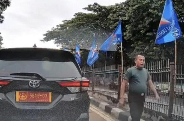 Viral! Oknum Anggota TNI Diduga Aniaya Pengendara Mobil di Tol Jagorawi