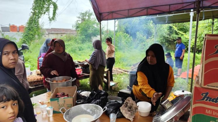 Dapur Umum Mulai Didirikan Bagi Korban Banjir di Kabupaten Tangerang