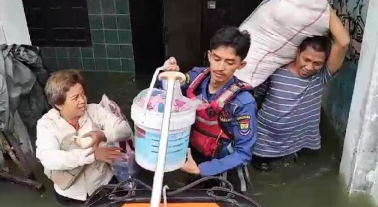 Lima Kecamatan di Kabupaten Tangerang Dikepung Banjir, Ribuan Warga Diungsikan