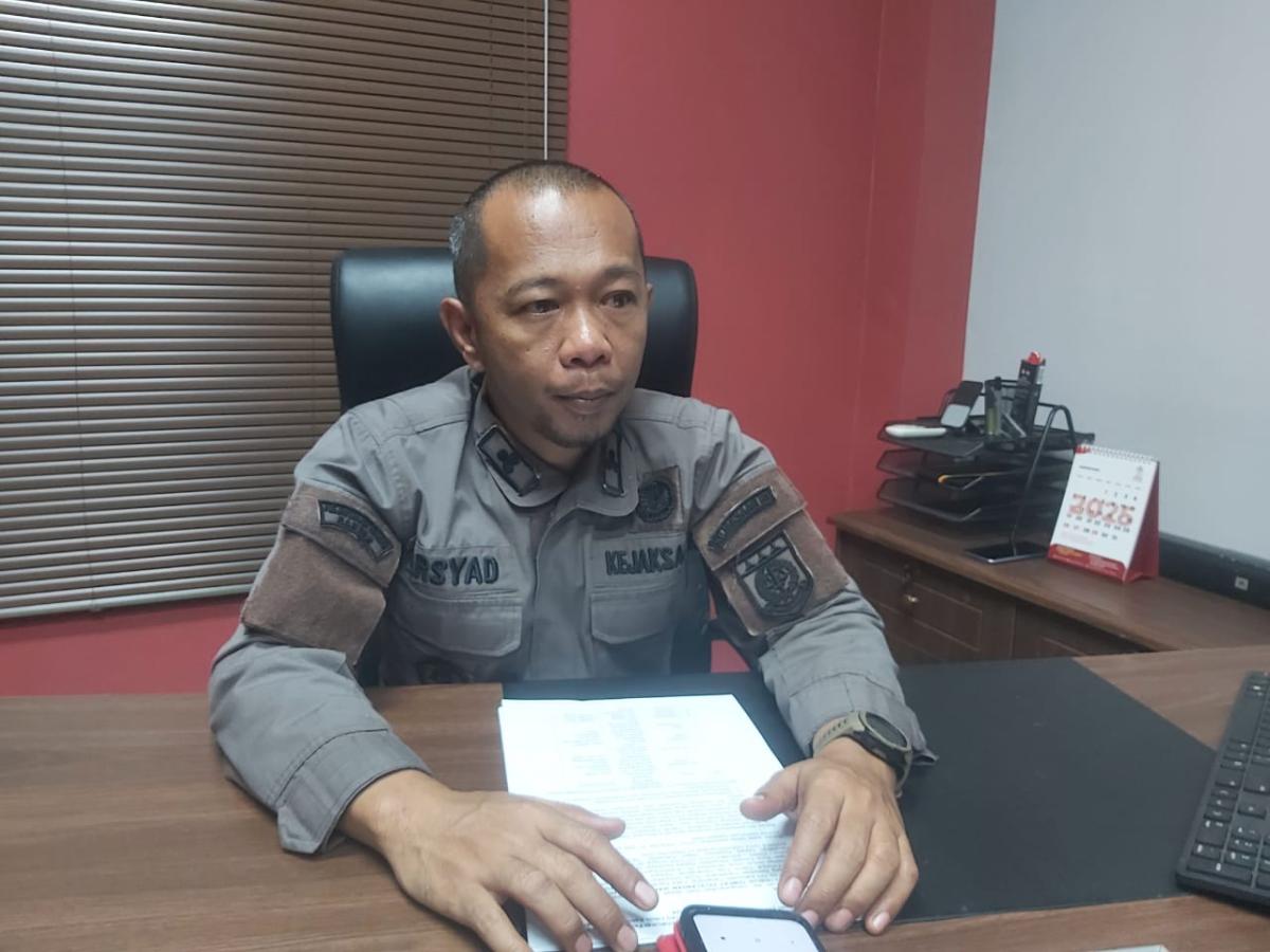 Satu Dari Dua Tersangka Kasus Korupsi Dana Retribusi Pelelangan Ikan di Tangerang ASN Aktif