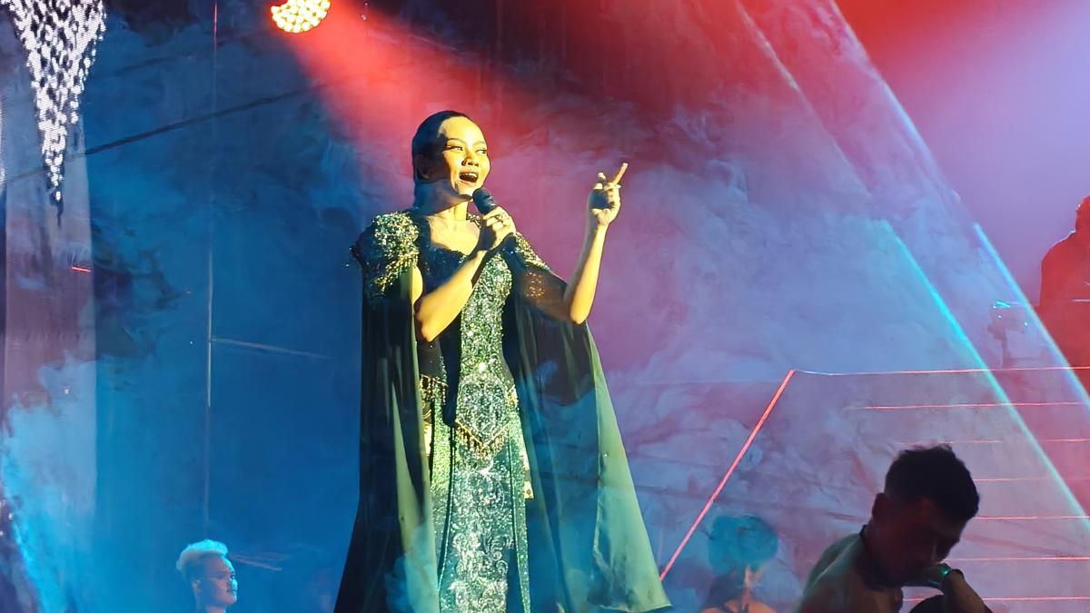 Yura Yunita Nekat Terbang di Konser Bingah