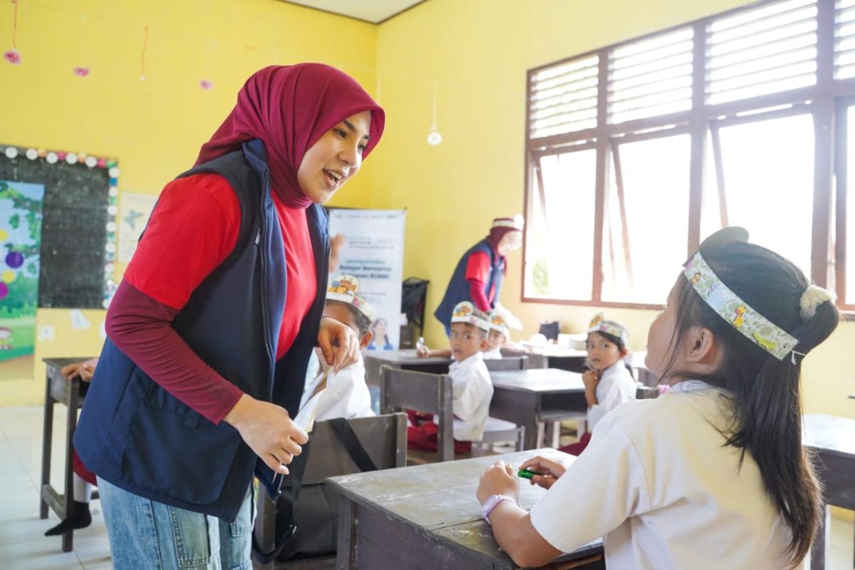 Relawan Bakti BUMN Batch VII di Mempawah Berlanjut hingga Desa Terpencil 