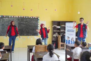 Relawan Bakti BUMN Batch VII di Mempawah Berlanjut hingga Desa Terpencil  083634