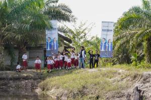 Relawan Bakti BUMN Batch VII di Mempawah Berlanjut hingga Desa Terpencil  083712