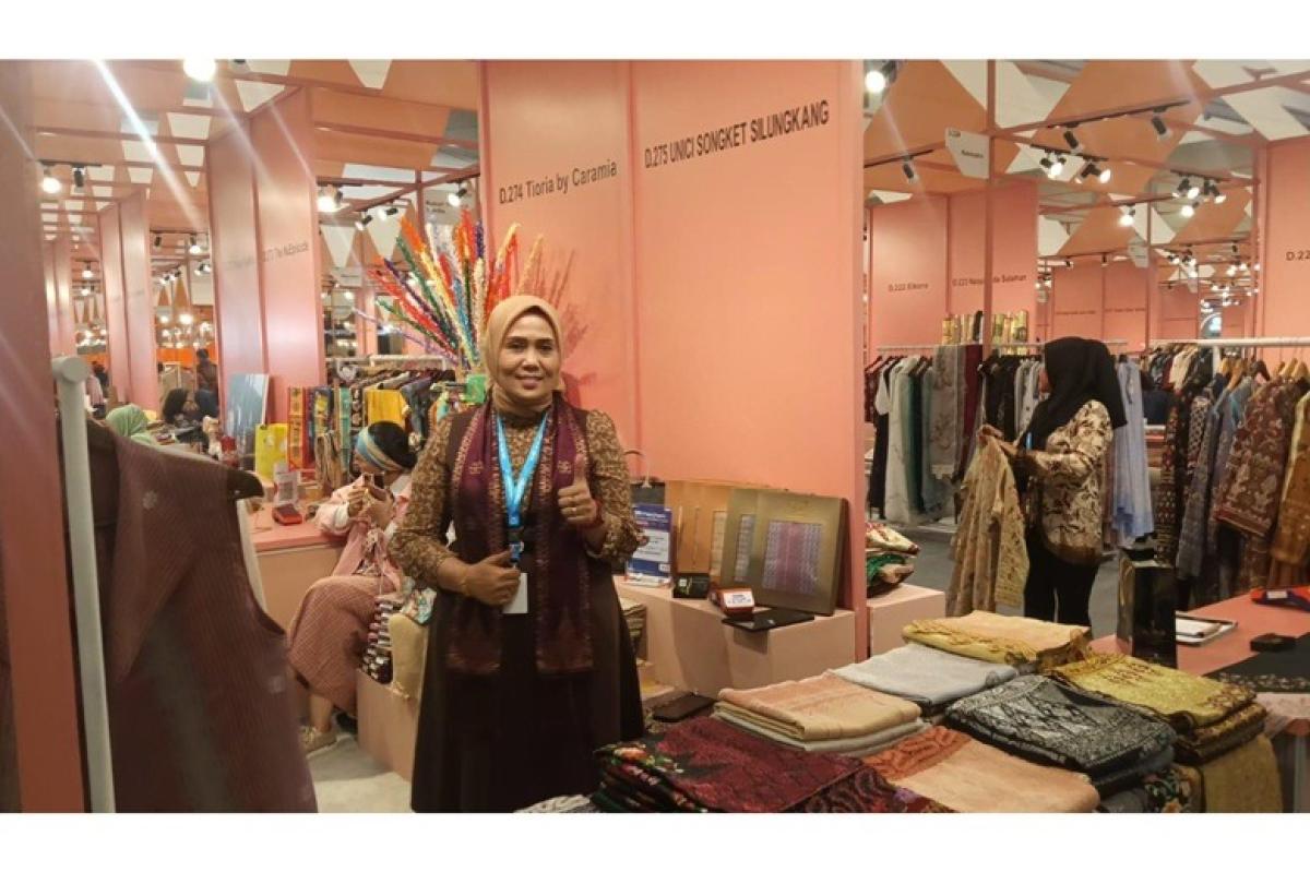 Ciptakan Pengusaha Berdaya Saing Global, UMKM Songket Binaan BRI Sukses Tembus Pasar Internasional
