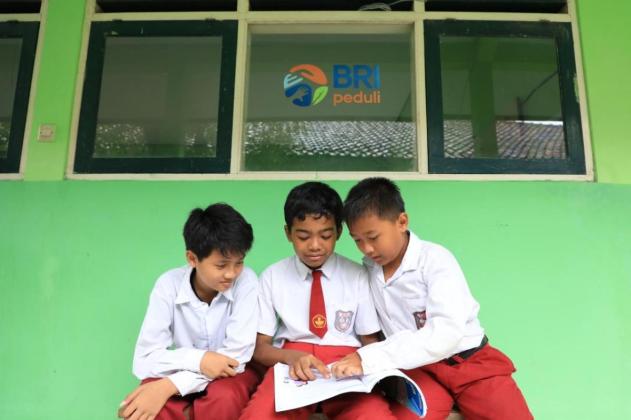 Peringati Hardiknas, BRI Dukung Peningkatan Kualitas Pendidikan Indonesia Melalui BRI Peduli Ini Sekolahku