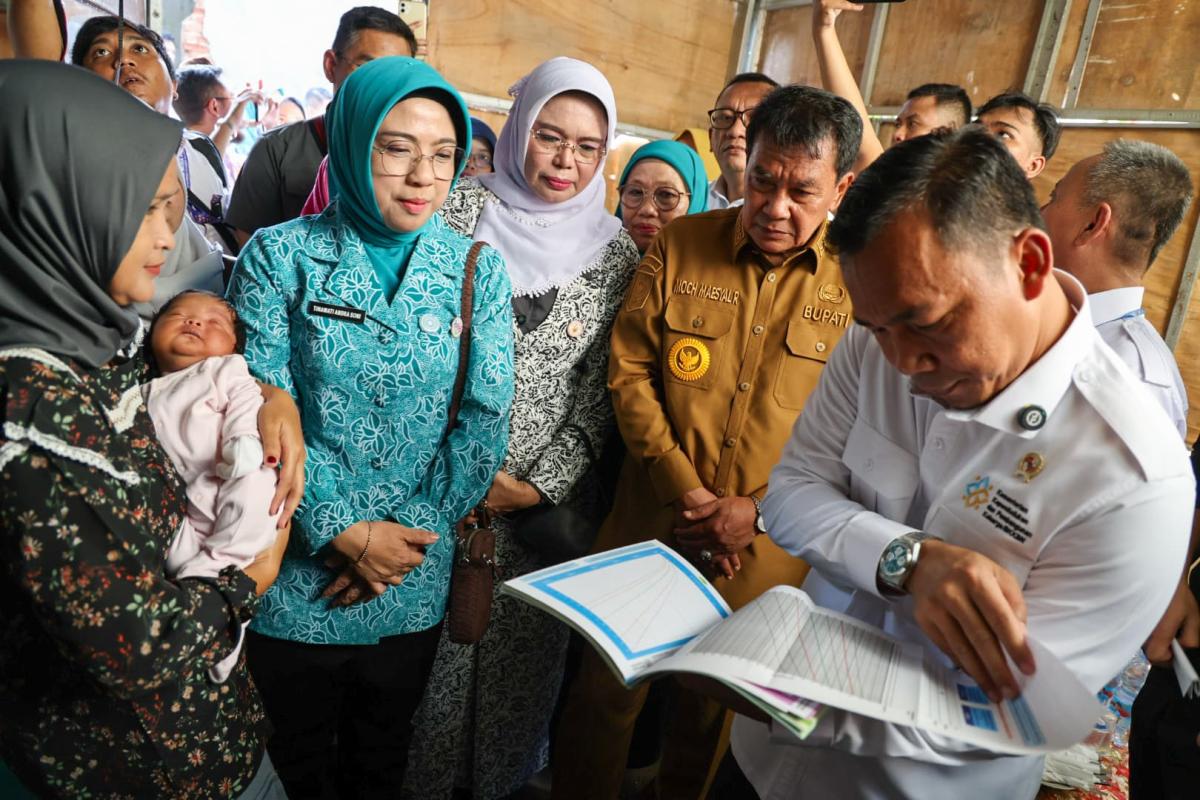 Ketua TP PKK Banten Tinawati Andra Soni: Bidan Miliki Peran Strategis dalam Sukseskan Program KB
