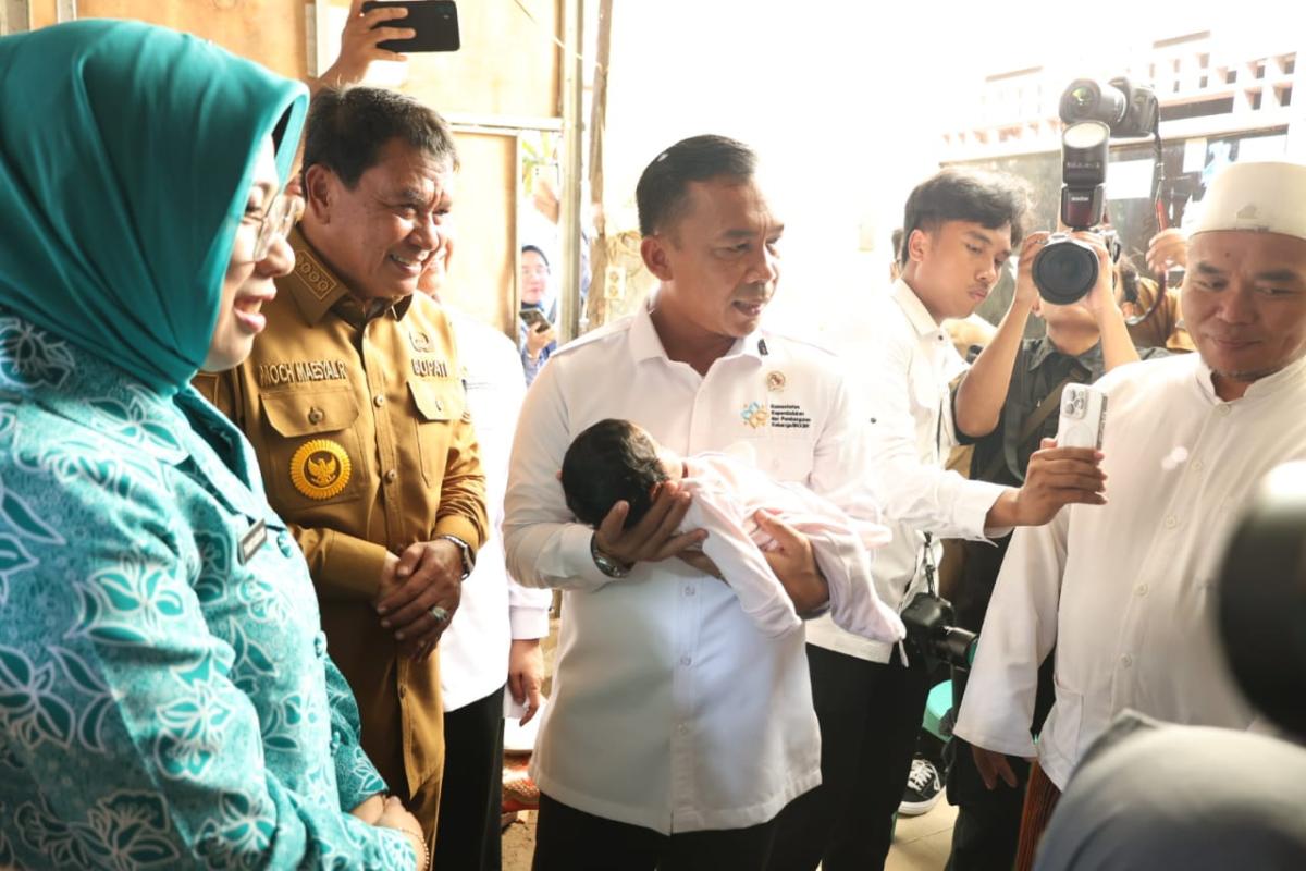 Menteri BKKBN Tinjau SPPG Makan Bergizi Gratis di Tigaraksa Tangerang