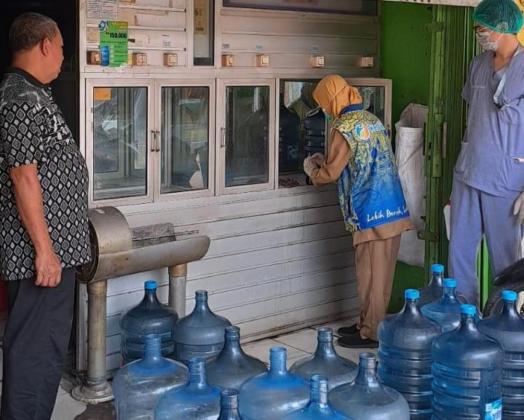 Pastikan Air Isi Ulang Aman Dikonsumsi, Dinkes Tangerang Sidak Depot Air Minum 
