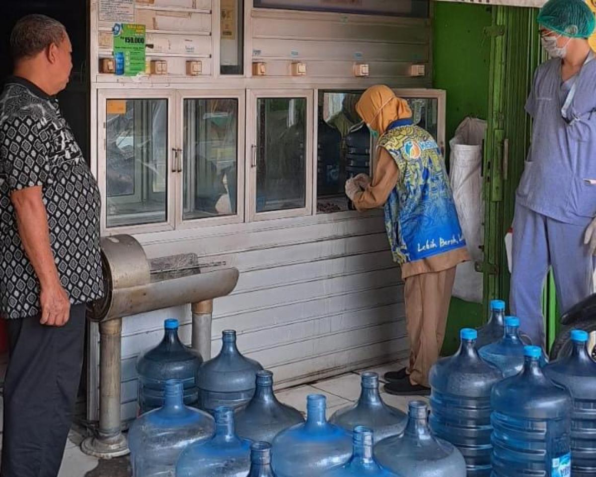 Pastikan Air Isi Ulang Aman Dikonsumsi, Dinkes Tangerang Sidak Depot Air Minum 