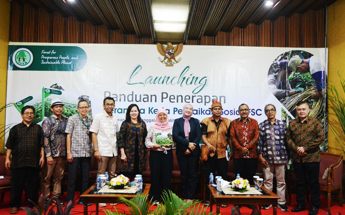 FKKM Luncurkan Panduan Kerangka Kerja Perbaikan Sosial FSC, Dorong Restorasi Hutan dan Keadilan Sosial
