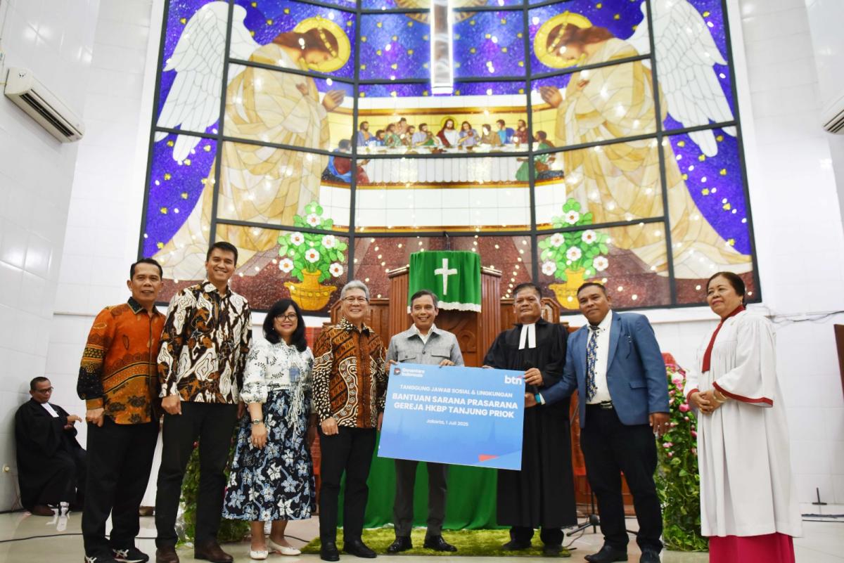 BTN Salurkan Bantuan TJSL Rumah Ibadah 014922