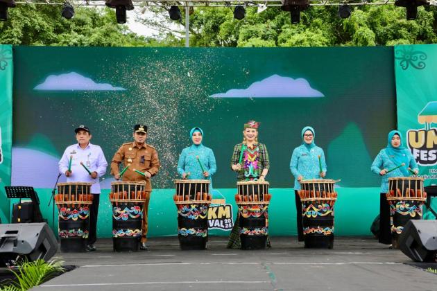 Semarakkan HKG Ke-53, Tri Tito Resmi Buka Pameran Festival UMKM 2025 dan Pemeriksaan Kesehatan Gratis