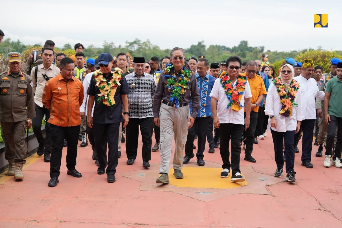 Ikuti Arahan Presiden, Menteri PU Percepat Peningkatan Jalan Daerah Muna Barat