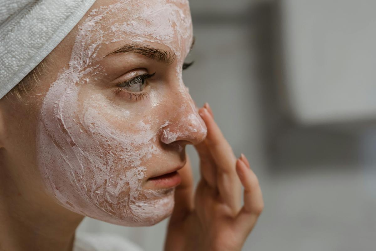 Rahasia Wajah Glowing: Masker Alami untuk Mencerahkan Kulit