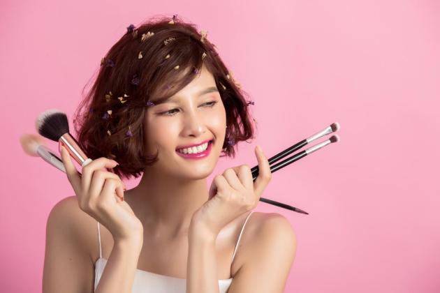 Mau Tampil Awet Muda? Hindari Kesalahan Makeup Ini
