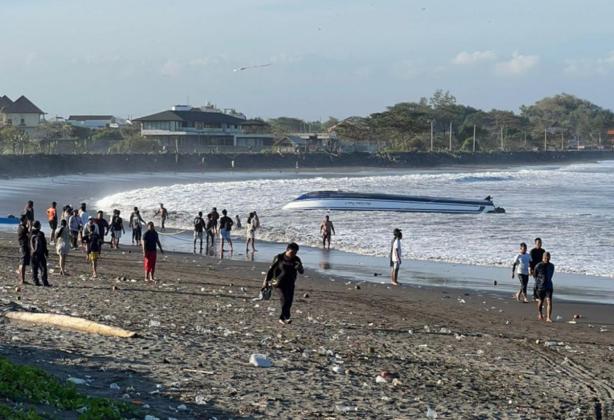Fast Boat Terbalik di Perairan Sanur: 2 WNA Tewas, 1 ABK Masih Dicari